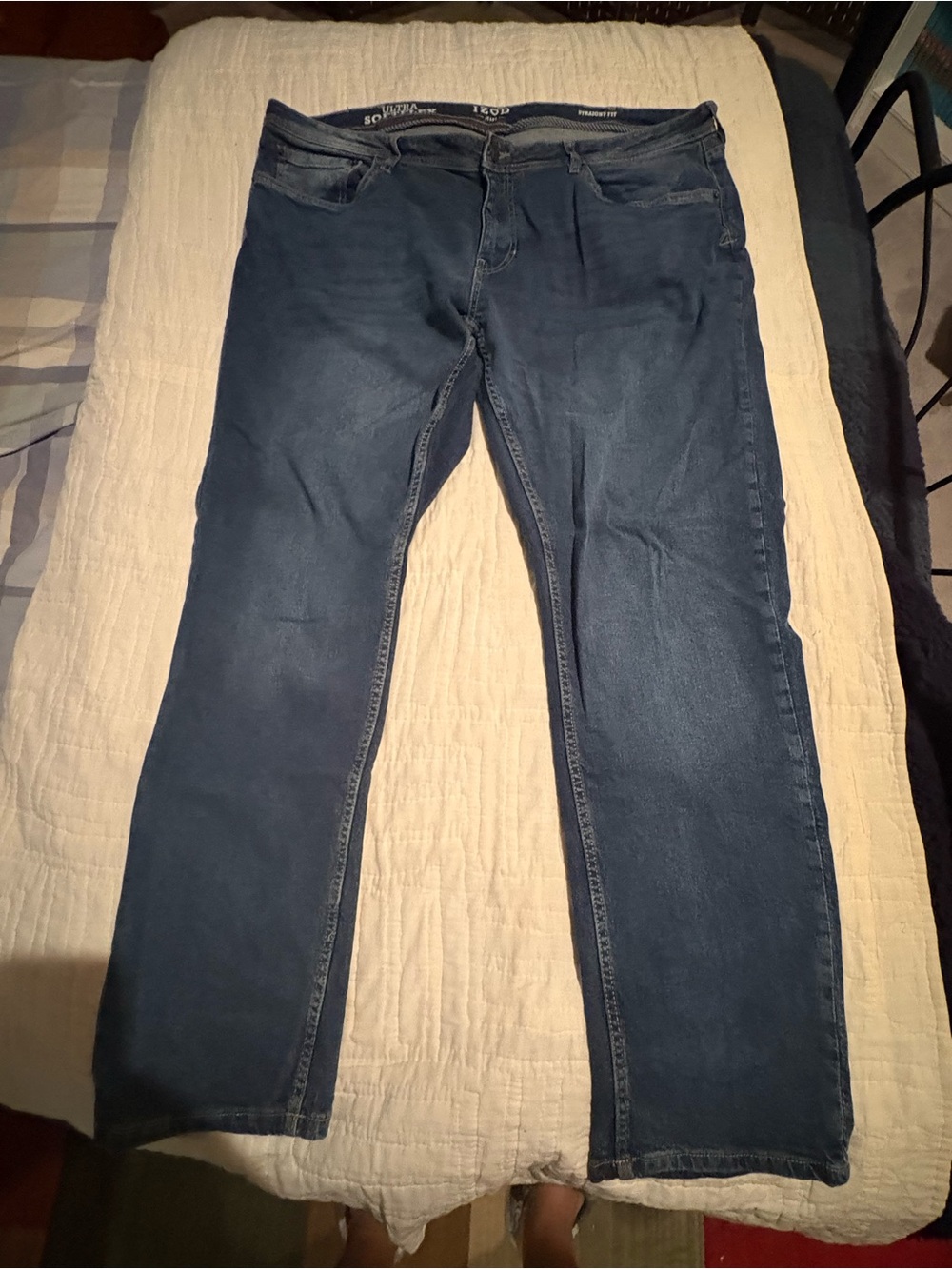 Izod Men's Straight Fit Blue Jeans, 42x30. Like new!